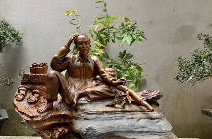 Tượng gỗ Chủ tịch Hồ Chí Minh: Biểu tượng vĩnh cửu của tri ân và tưởng nhớ