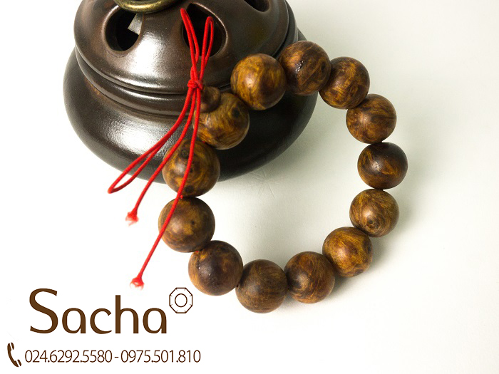 Sản phẩm vòng  tay gỗ Huyết long cung cấp tại Sacha